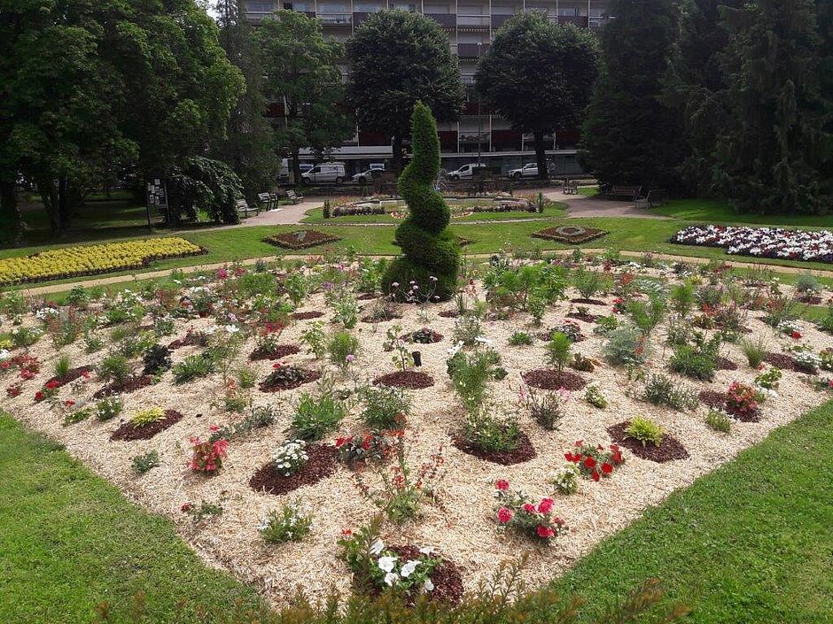 Détail de la "grande partie" achevée dans le square Emile Lechten.  - Agrandir l'image, . 0octets (fenêtre modale)