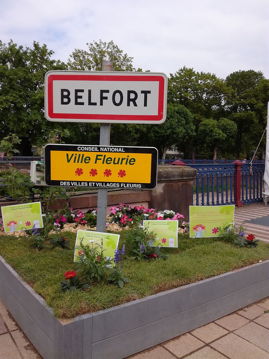 Massif de la ville de Belfort, Lauréats du concours des maisons et balcons fleuris. Photo prise le 4 mai 2018. - Agrandir l'image, . 0octets (fenêtre modale)