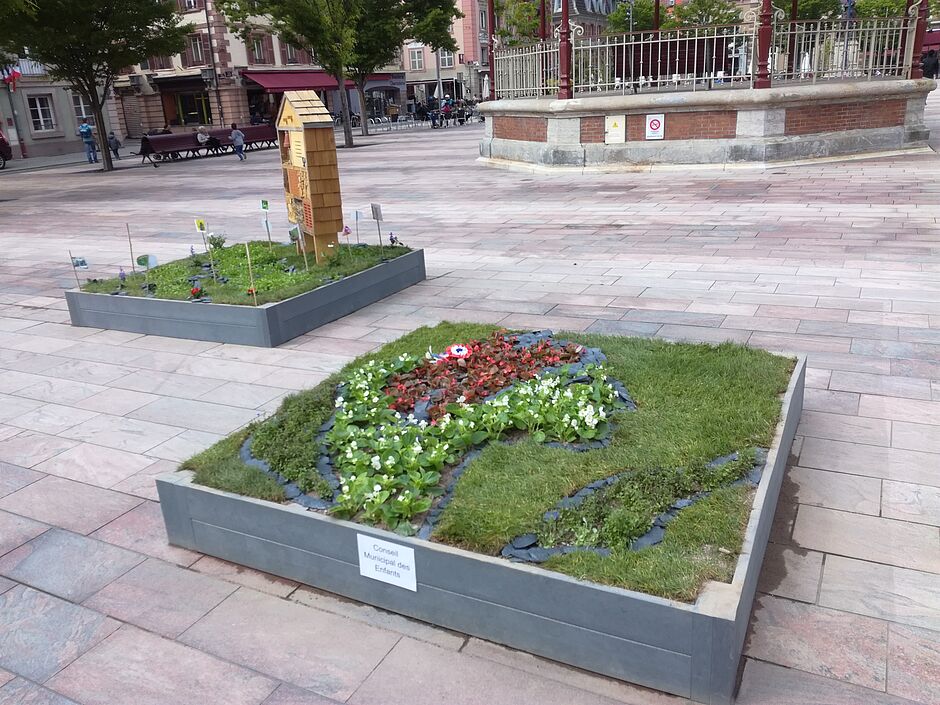 Massif du conseil municipal des enfants. Photo prise le 4 mai 2018. - Agrandir l'image, . 0octets (fenêtre modale)