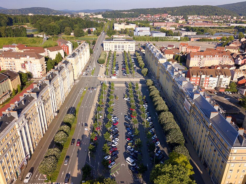 Place De Lattre de Tassigny. - Agrandir l'image, . 0octets (fenêtre modale)