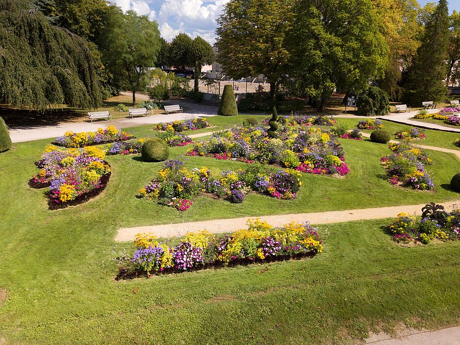 La "grande partie" de la mosaïque du square Emile Lechten. Photo réalisé au début du mois de juillet 2018. - Agrandir l'image, . 0octets (fenêtre modale)